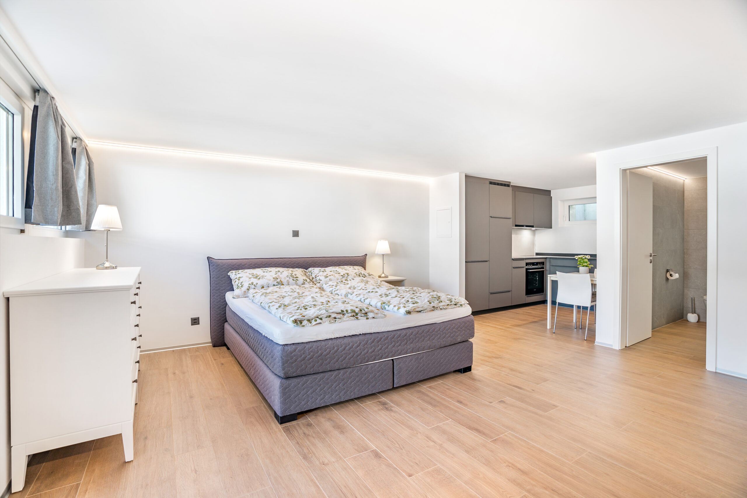 Kernsaniertes, möbliertes Studio mit viel Komfort